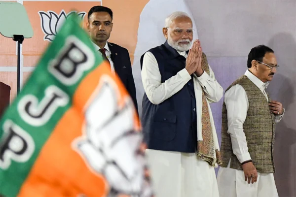 पार्टी और सरकार का फर्क अब खत्म है!