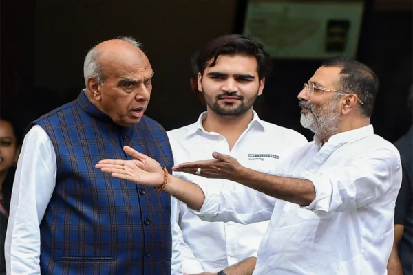 महाराष्ट्र की महिला सांसदों ने गलत मिसाल बनाई