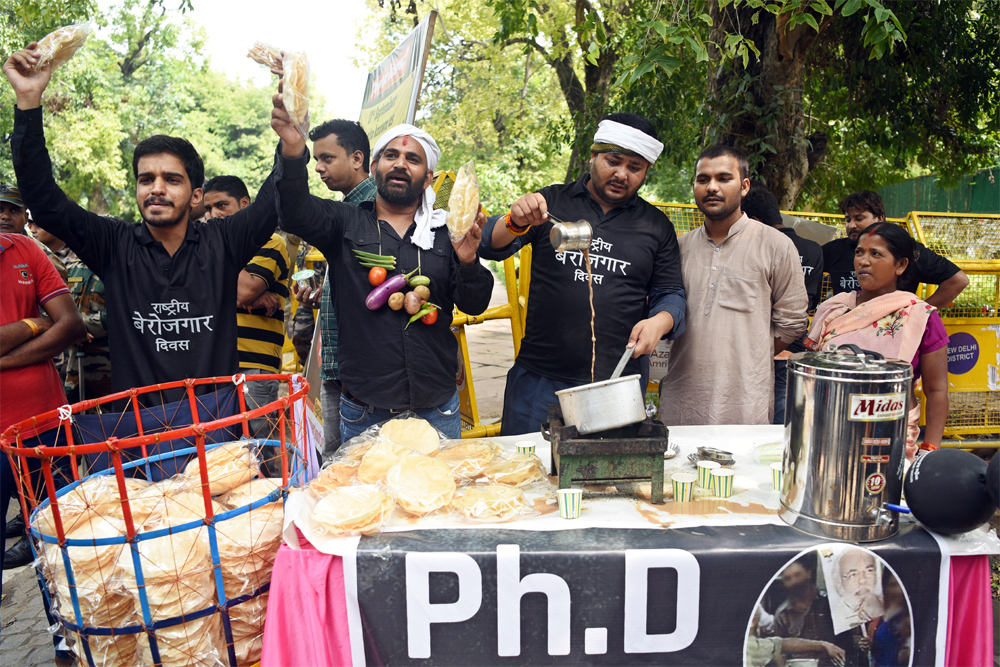 बेरोज़गारी का संकट विस्फोटक हो रहा