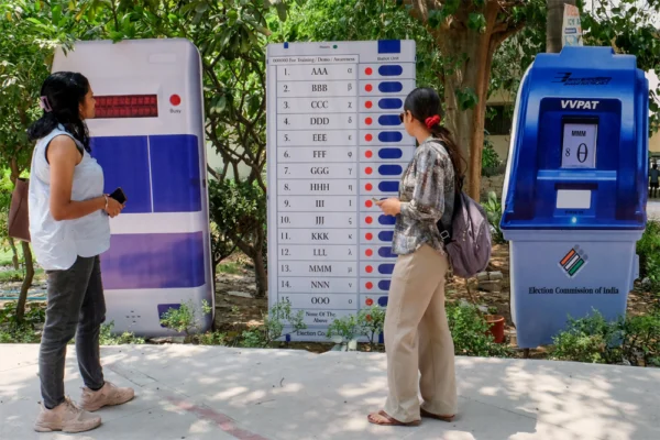 बिहार में एसआईआर का तमाशा जारी है