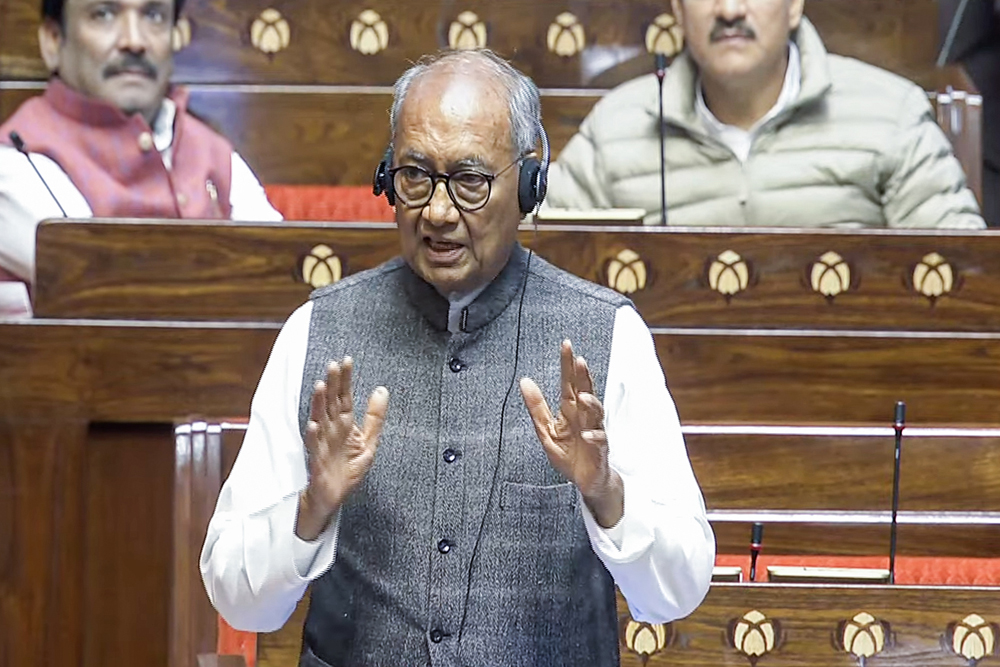 पीएम मोदी पर अभद्र टिप्पणी करने वाले के खिलाफ हो सख्त कार्रवाई: दिग्विजय सिंह