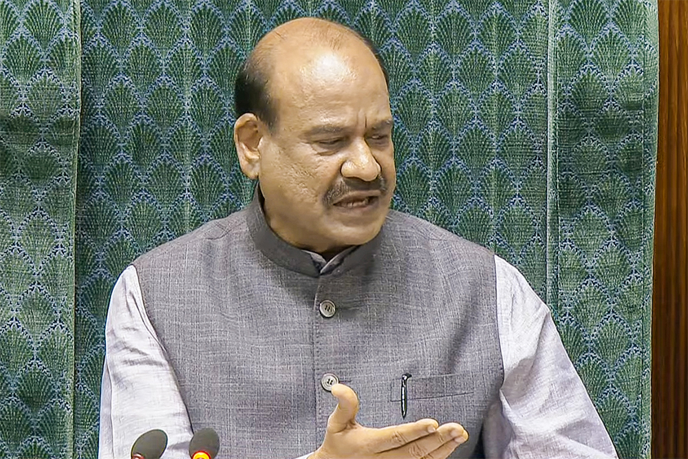 संसद में विपक्ष ने किया हंगामा, दोनों सदन की कार्यवाही स्थगित