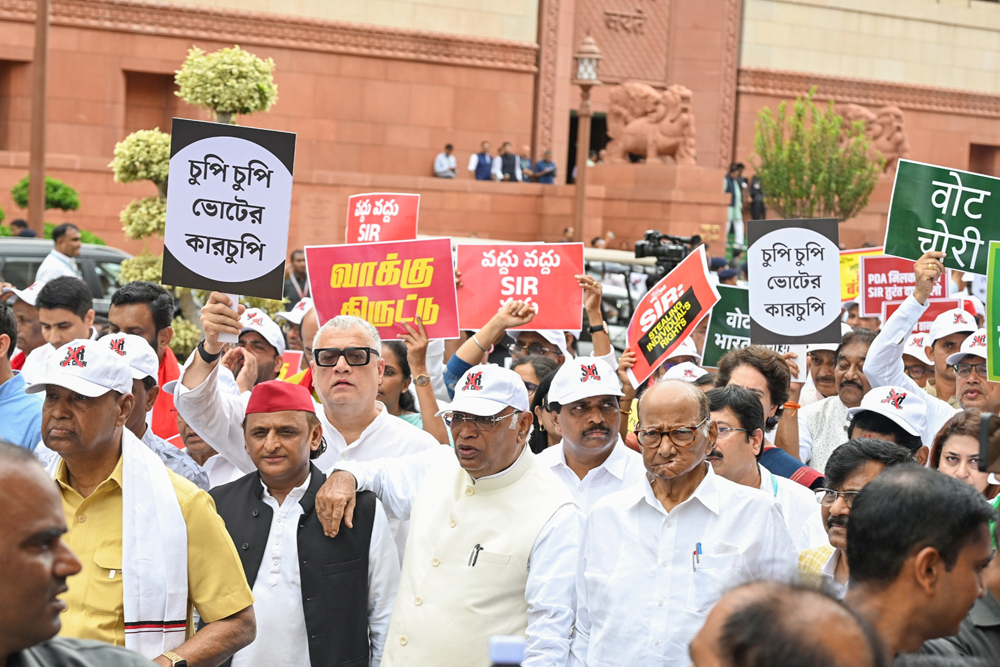 चुनाव आयोग के खिलाफ इंडिया ब्लॉक का मार्च