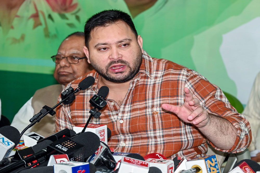 राहुल गांधी की ‘वोटर अधिकार यात्रा’ रविवार से, तेजस्वी यादव ने जारी किया कैंपेन सॉन्ग