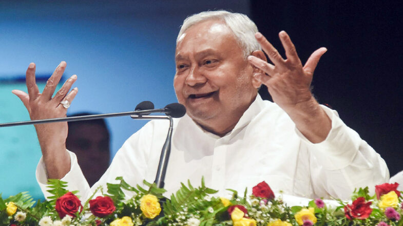 ‘इंडियन एक्सप्रेस’ ने नीतीश का लेख छापा है