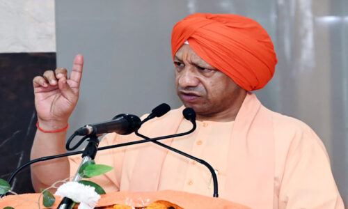 महुआ मोइत्रा के बयान पर भड़के सीएम योगी