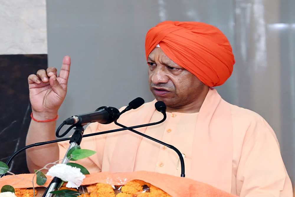महुआ मोइत्रा के बयान पर भड़के सीएम योगी