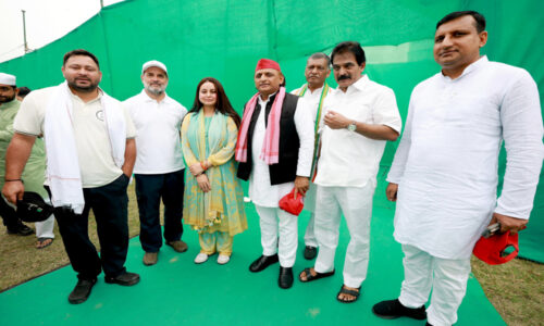 ‘वोटर अधिकार यात्रा’ में शामिल हुए सपा प्रमुख अखिलेश यादव