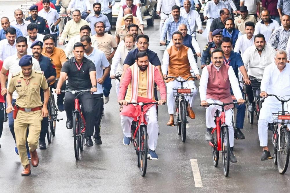 हरियाणा के मुख्यमंत्री नायब सैनी साइकिल से पहुंचे विधानसभा