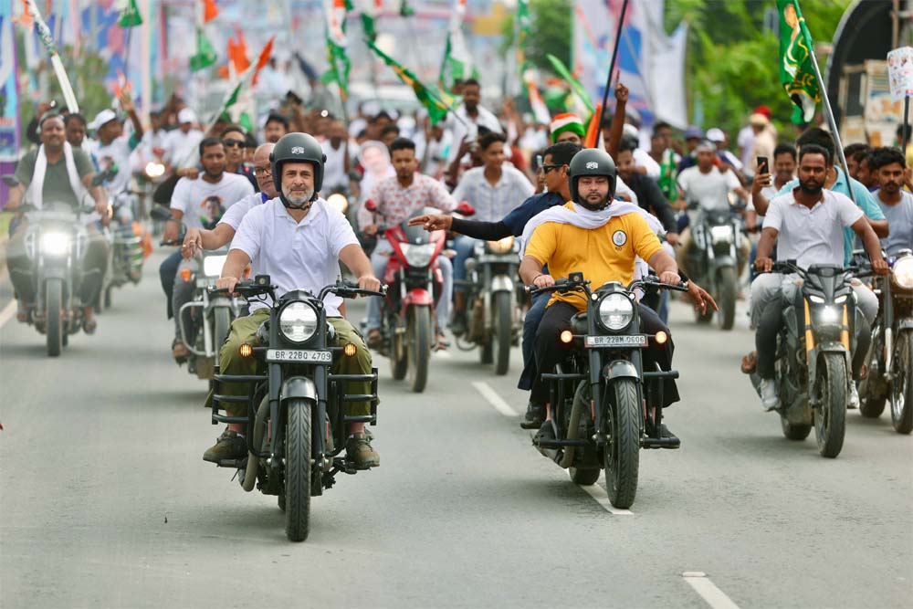 राहुल पर हमले की थीम बदल गई