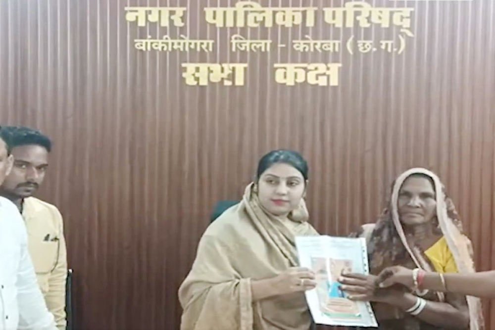 छत्तीसगढ: कोरबा में 26 लाभार्थियों को मिला आवास योजना का प्रमाण पत्र