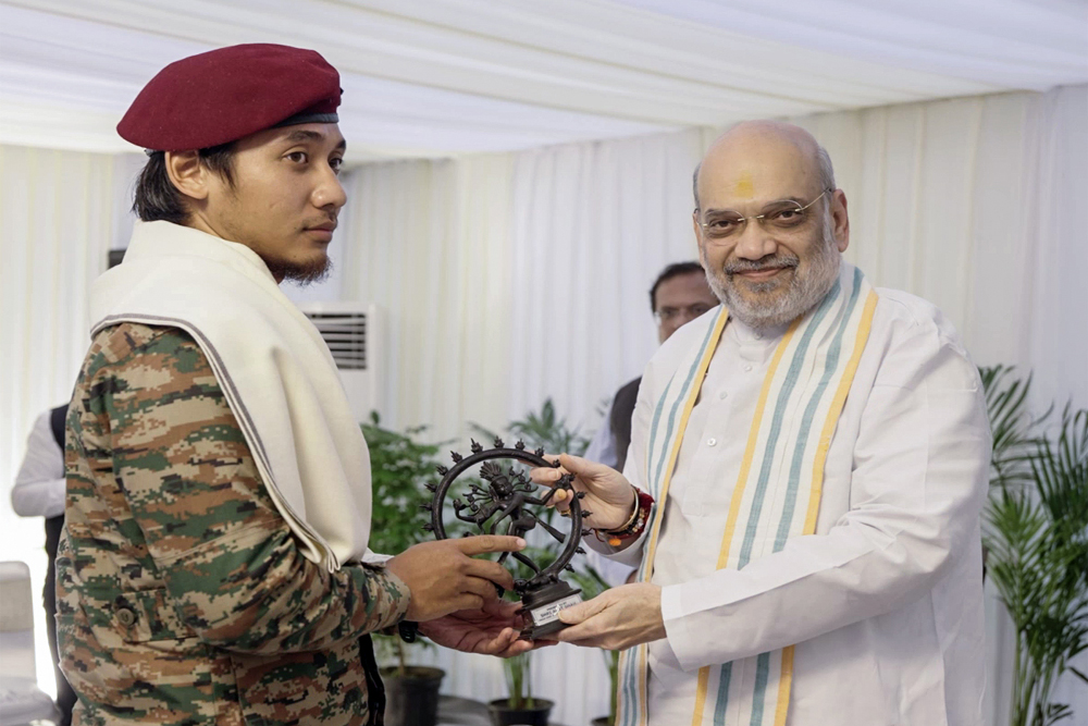 जांबाज सैनिकों की पहचान नहीं बतानी चाहिए