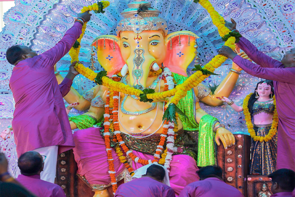 विघ्नराज से मंगलकर्ता हुए विनायक