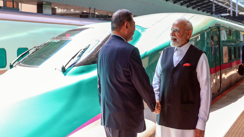 जापान यात्रा के दूसरे दिन मोदी ने बुलेट ट्रेन देखी