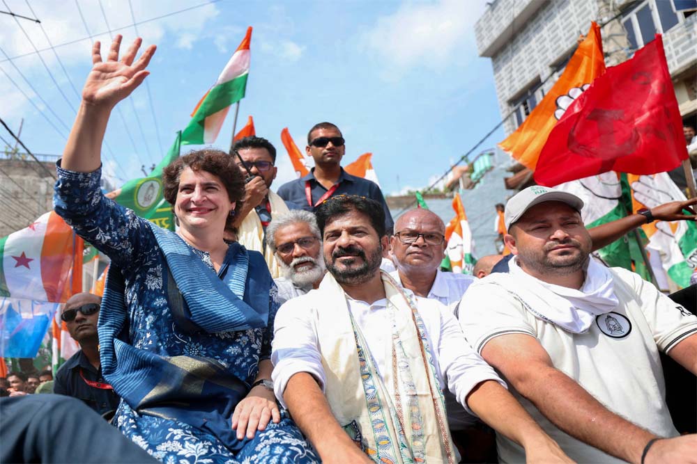 बिहार की यात्रा में प्रियंका भी उतरीं