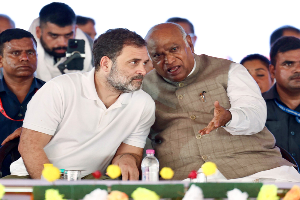 बिहार में कांग्रेस ने छंटनी समिति की बैठक क्यों की?
