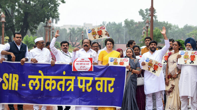 विपक्ष अब पहुंचा एसआईआर का समय बढ़वाने