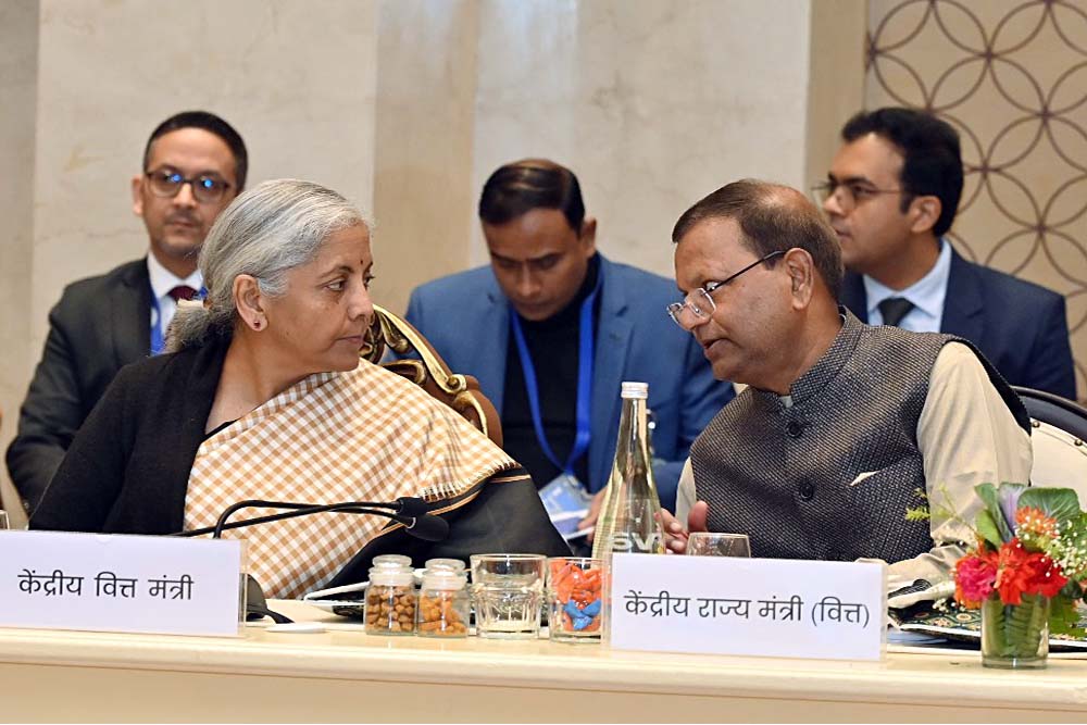जीएसटी कम होने के इंतजार में बाजार में मंदी
