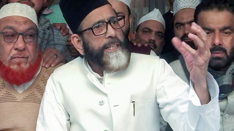 बरेली में जुमे की नमाज के बाद तनाव, मौलाना तौकीर रजा नजरबंद