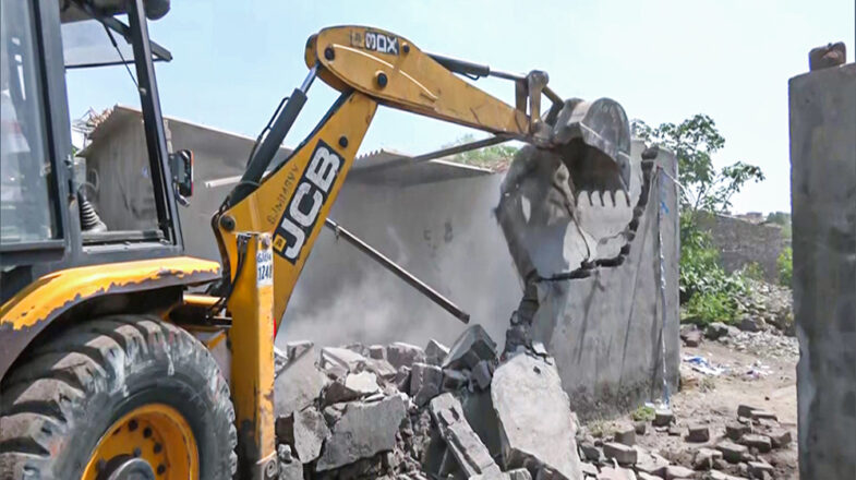 उज्जैन में अवैध निर्माणों को ध्वस्त करने का अभियान जारी