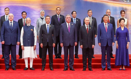 एससीओ शिखर सम्मेलन : प्रधानमंत्री मोदी ने फोटो सेशन में हिस्सा लिया