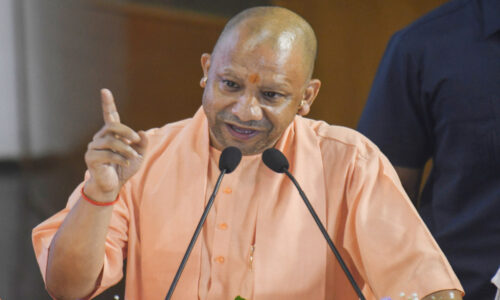 बस चालकों की हर तीन महीने में मेडिकल जांच अनिवार्य हो : सीएम योगी