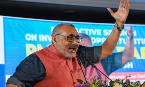 बिहार में राजद और कांग्रेस के बीच गठबंधन की संभावना नहीं: गिरिराज सिंह