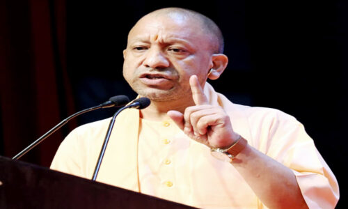 सीएम योगी ने विश्वविद्यालयों और महाविद्यालयों की सघन जांच के दिए आदेश