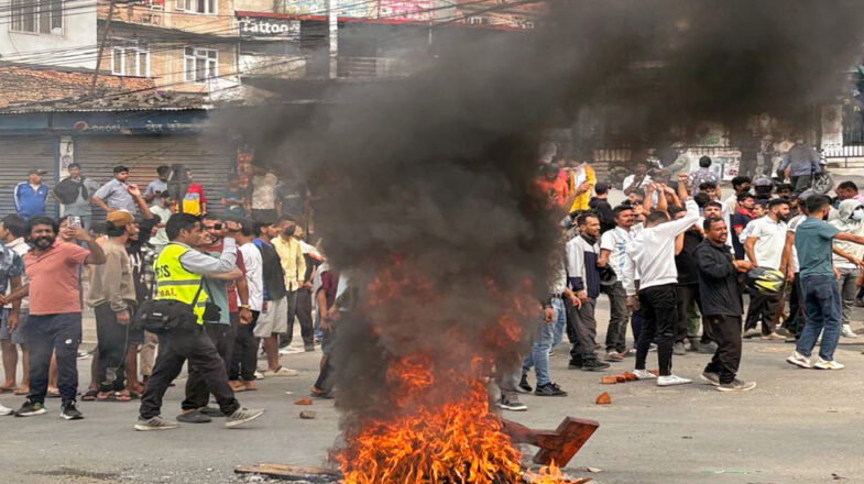 नेपाल के हिंसक प्रदर्शनों से डरे प्रवासी