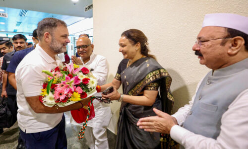 राहुल गांधी अपने संसदीय क्षेत्र रायबरेली पहुंचे