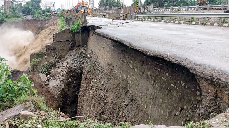 हिमाचल के किन्नौर में बादल फटने से भारी तबाही