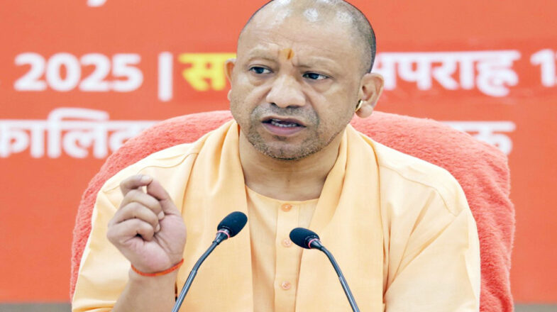 दशहरा पर सीएम योगी का कड़ा संदेश, उपद्रवियों पर होगी सख्त कार्रवाई