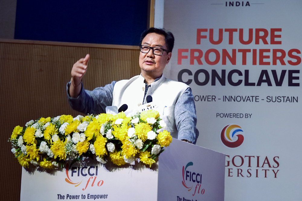 किरेन रिजिजू ने कसा तंज, कहा- मैच लाइव था, वर्ना पाकिस्तान खुद को विजेता घोषित कर देता
