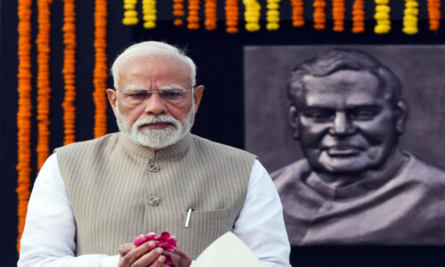 वाजपेयी के 75 साल बनाम मोदी के 75 साल