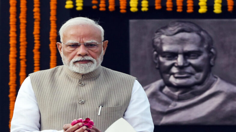 वाजपेयी के 75 साल बनाम मोदी के 75 साल