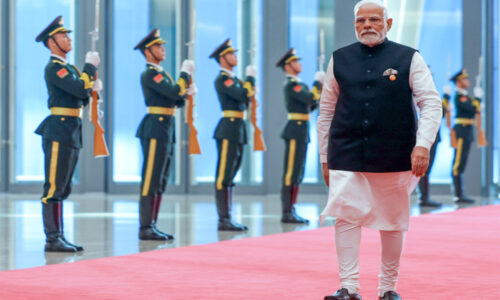 बदलती दुनिया में बेगाना होता भारत