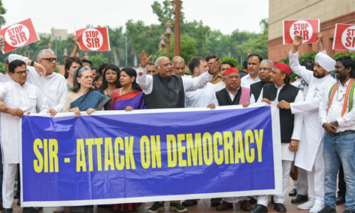 विपक्ष नहीं छोड़ेगा एसआईआर का मुद्दा