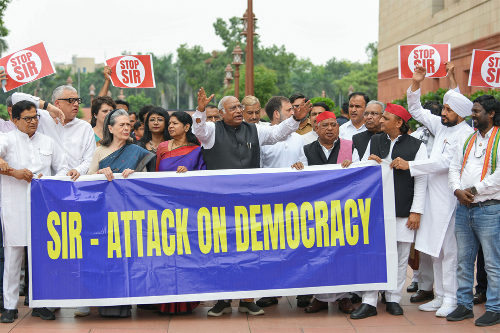 विपक्ष नहीं छोड़ेगा एसआईआर का मुद्दा