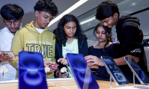 बचत से कर्ज की ओर बढ़ रहा है भारत