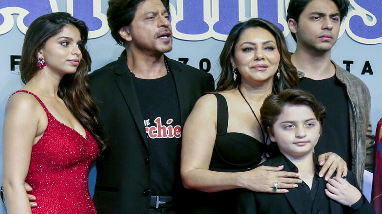 चमक,  दमक, धमक से भरपूर: ‘बैड्स ऑफ़ बॉलीवुड’