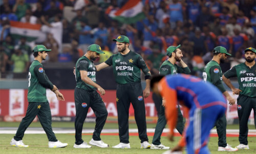 ऐसे भी क्या खेलना!