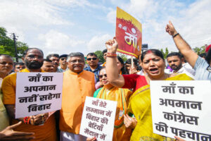 मोदी को गाली और विपक्ष की जिद