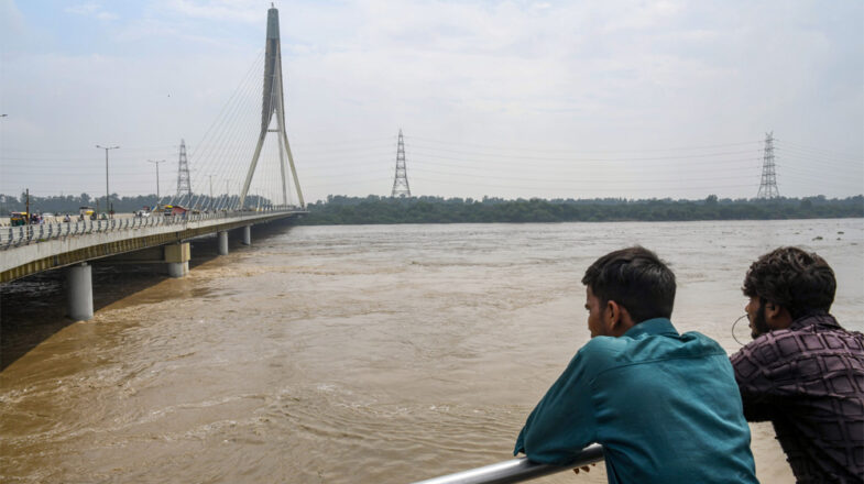 दिल्ली में बारिश से बिगड़े हालात