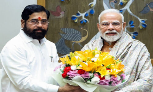 मोदी के जन्मदिन पर शिंदे का विज्ञापन