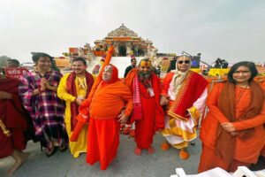 भारत में सच्चे संतों की कमी नहीं!