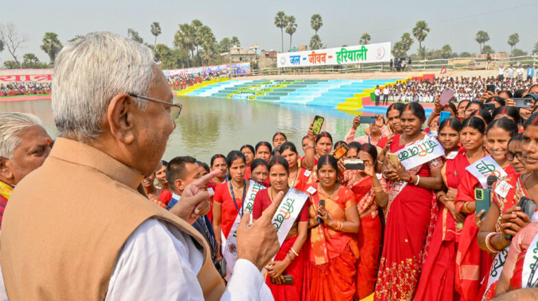 बिहार में पैसे का झांसा दौड़ेगा!