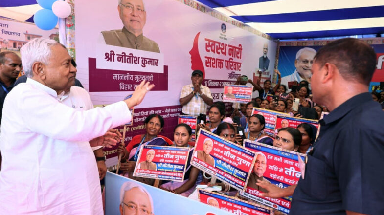 बिहार में महिलाओं के खाते में 10-10 हजार रुपए