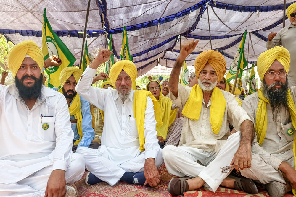 सरकार से सवाल, मतलब साजिश!