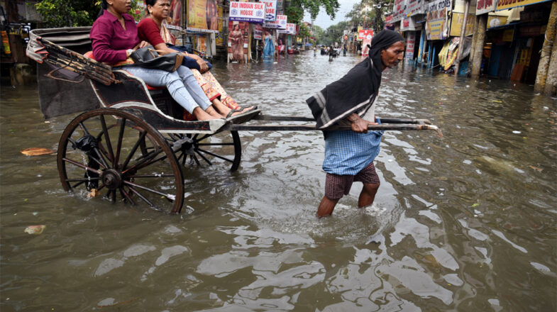 कोलकाता में भारी बारिश, सात की मौत