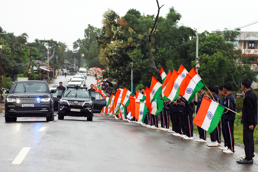 प्रधानमंत्री एक बार फिर पूर्वोत्तर पहुंचे